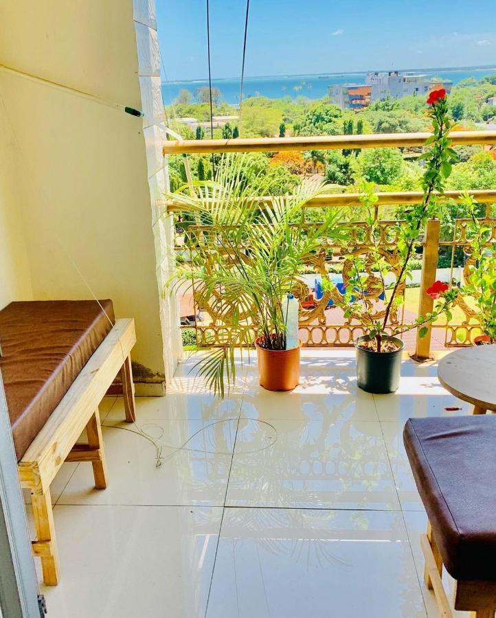 Masaki-Sea View 2-Bedroom Apt With Free Wi-Fi Дар-эс-Саламе Экстерьер фото